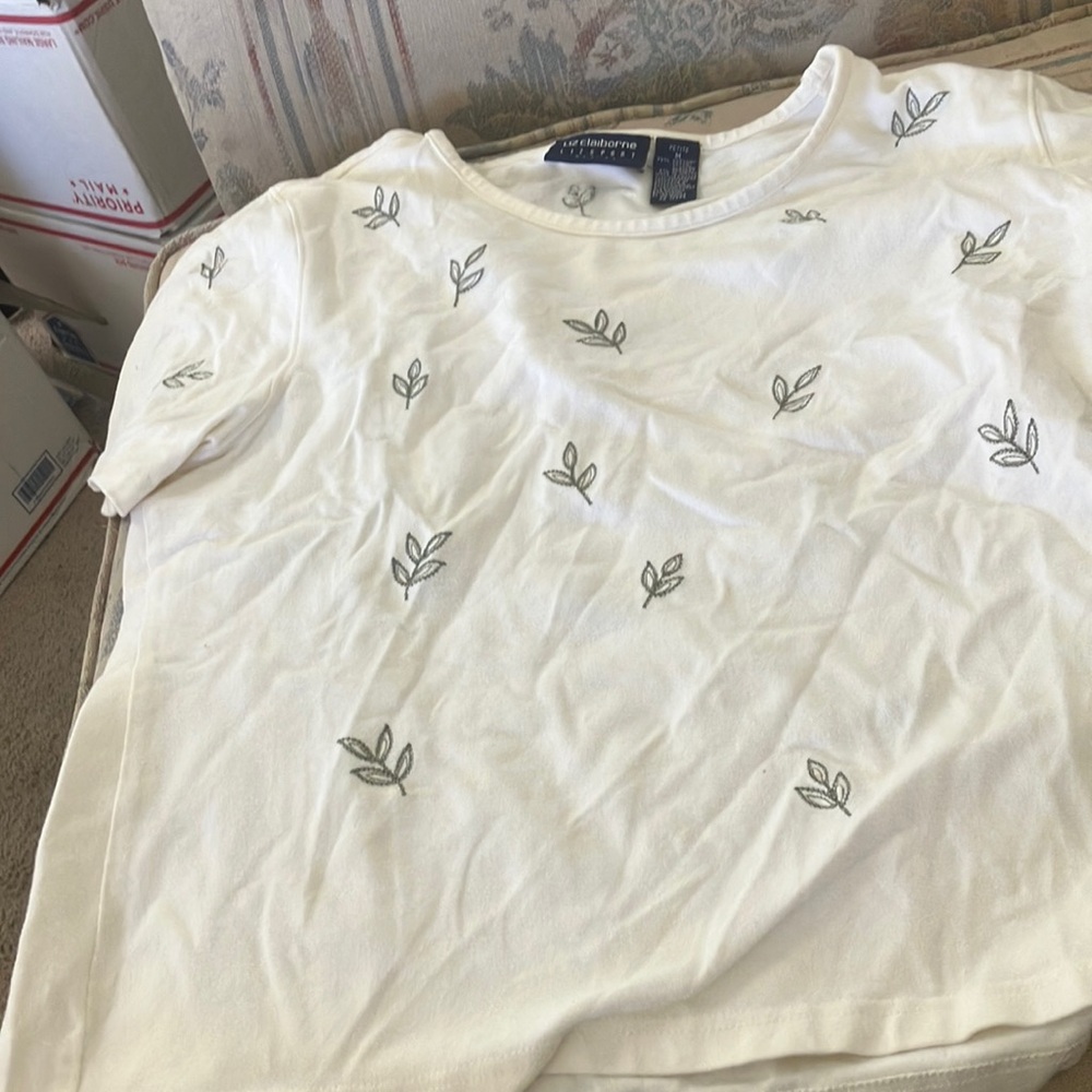 FINAL MARKDOWN Liz Claiborne tee petite medium